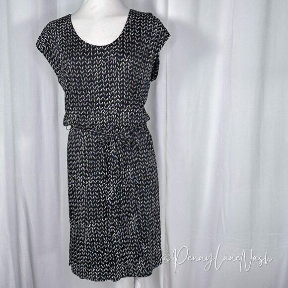 LOFT Dresses & Skirts - NWT Ann Taylor Loft Blouson Zigzag Print Dress Black XS